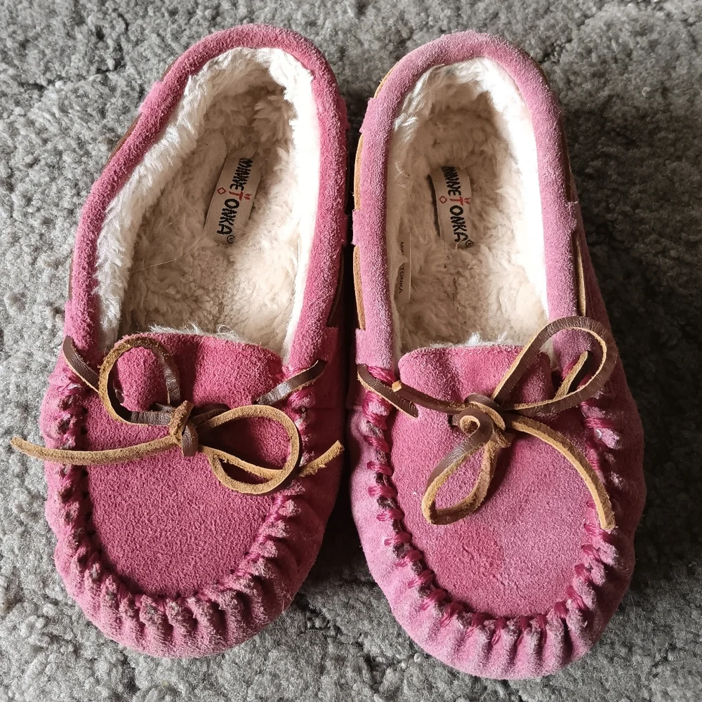 🩷 Minnetonka Girls Pink Leather Moccasins Slip On Faux Fur 1 Kids